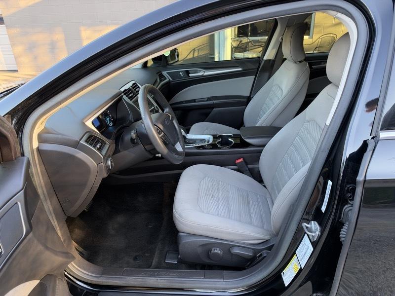 Ford Fusion S 2016