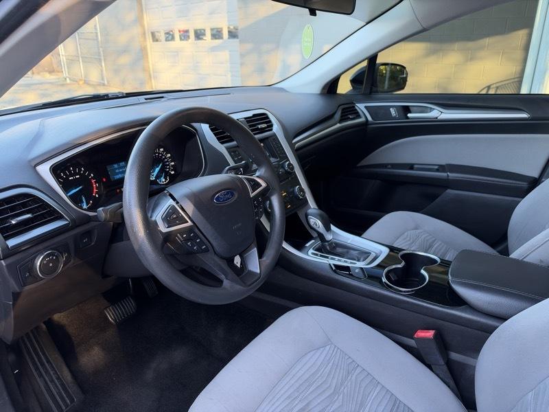 Ford Fusion S 2016