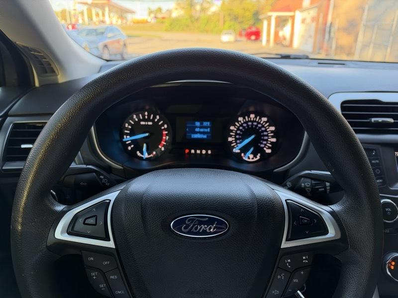 Ford Fusion S 2016