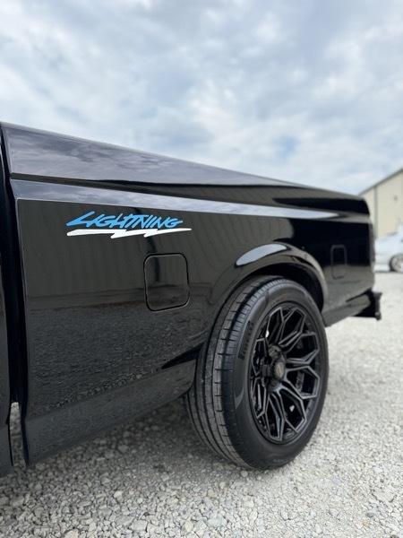 Ford F-150 Lightning 2WD 1993