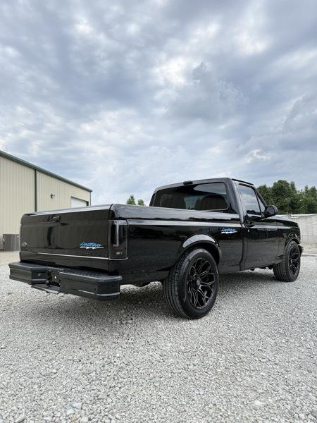 Ford F-150 Lightning 2WD 1993