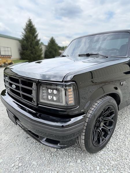 Ford F-150 Lightning 2WD 1993