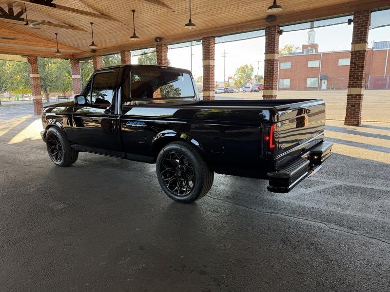 Ford F-150 Lightning 2WD 1993