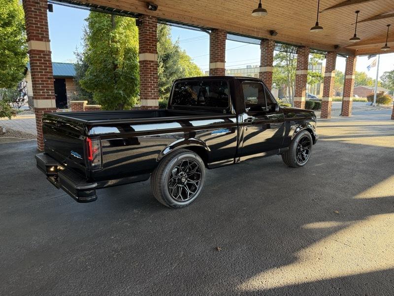 Ford F-150 Lightning 2WD 1993