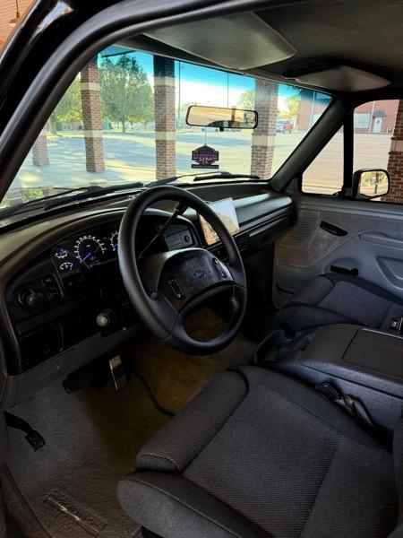 Ford F-150 Lightning 2WD 1993