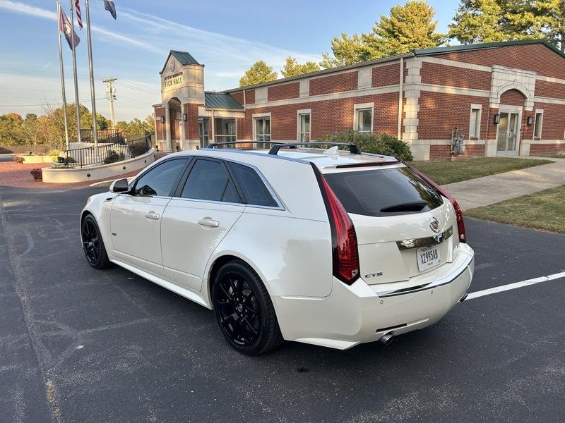 Cadillac CTS-V Wagon 5dr Wgn 6.2L 2013
