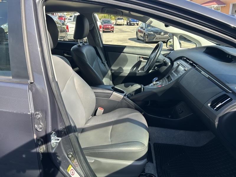 Toyota Prius Two 2015