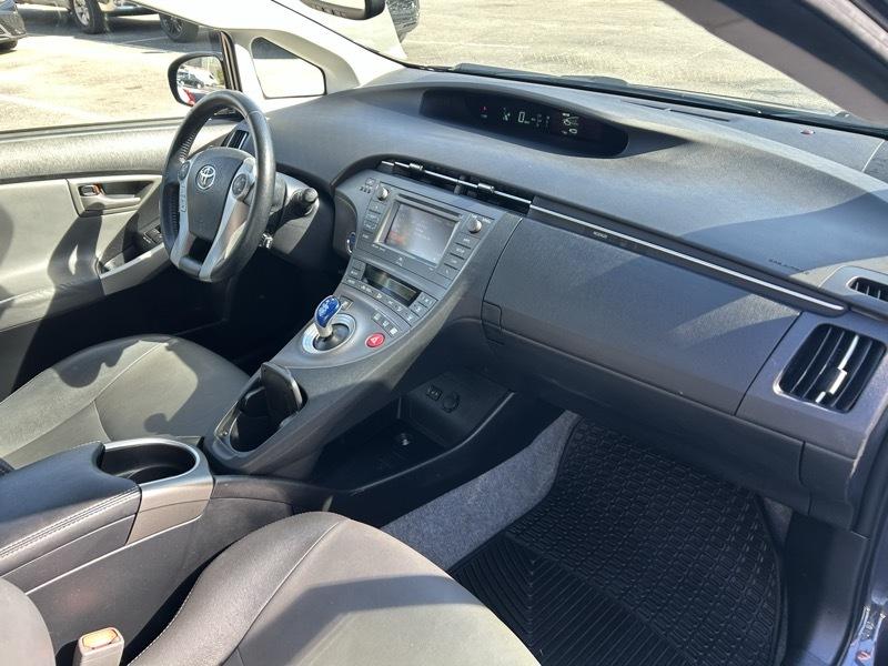 Toyota Prius Two 2015