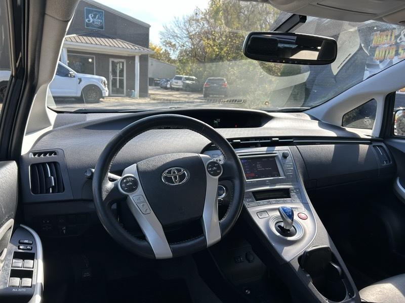 Toyota Prius Two 2015