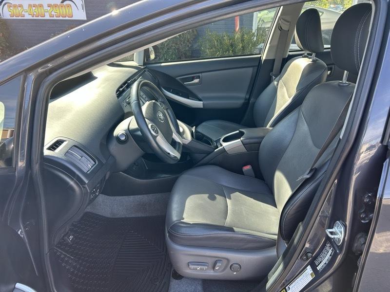 Toyota Prius Two 2015