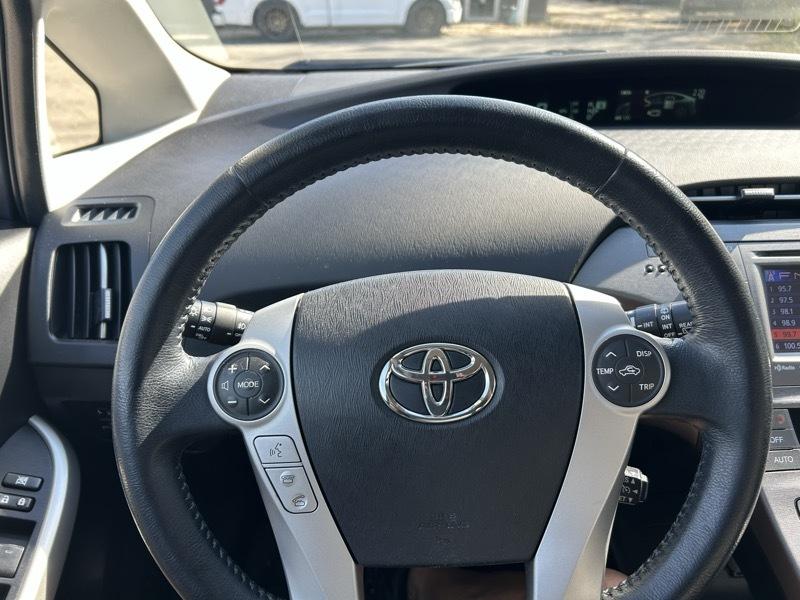 Toyota Prius Two 2015