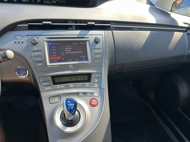 Toyota Prius Two 2015
