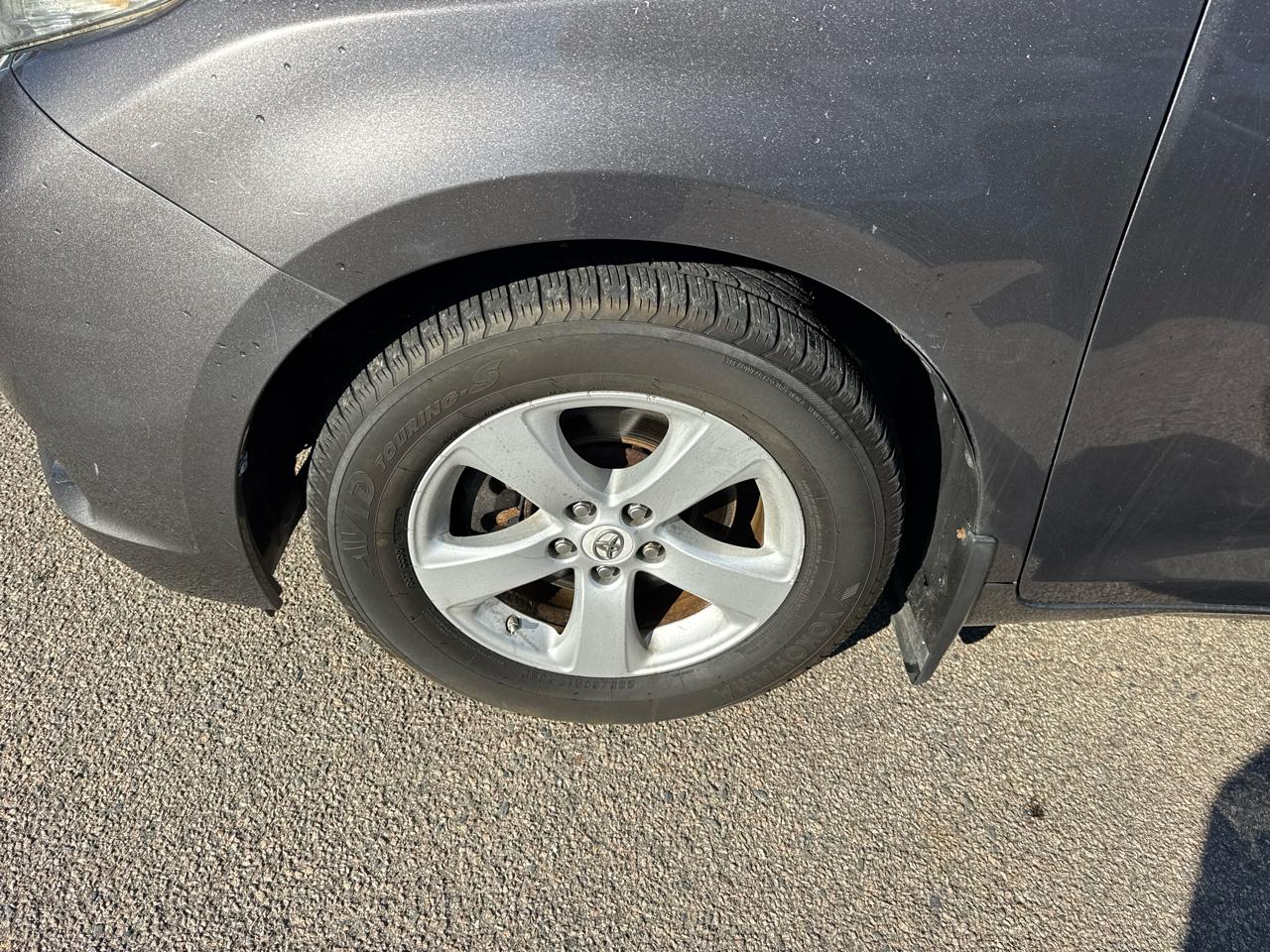 Toyota Sienna FWD 7-Passenger V6 2012