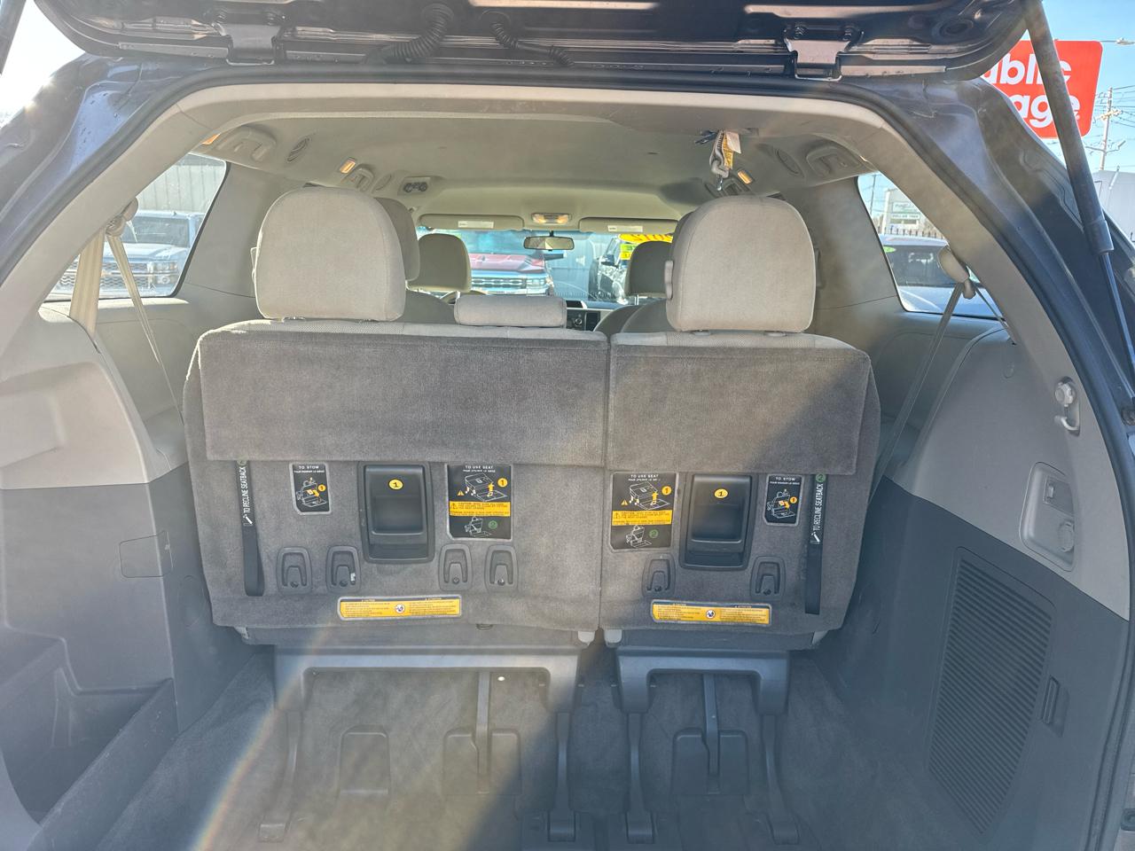 Toyota Sienna FWD 7-Passenger V6 2012