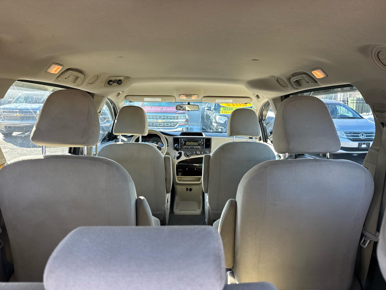 Toyota Sienna FWD 7-Passenger V6 2012