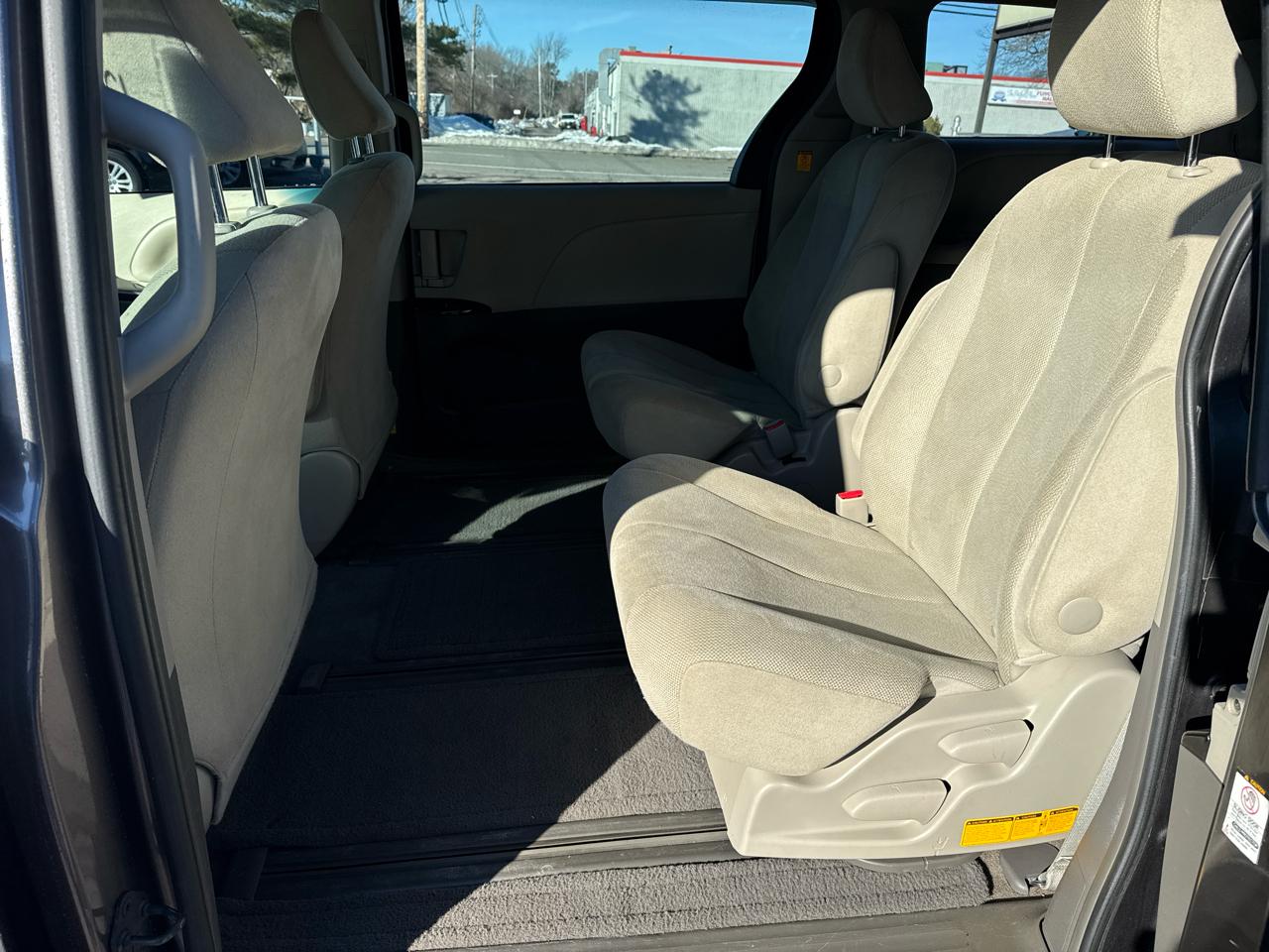 Toyota Sienna FWD 7-Passenger V6 2012