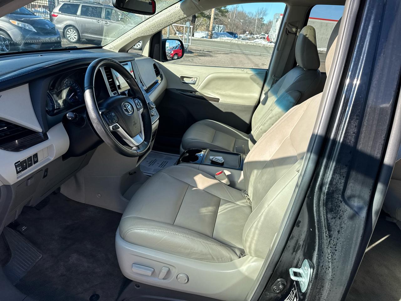 Toyota Sienna Limited Premium 7-Passenger 2017