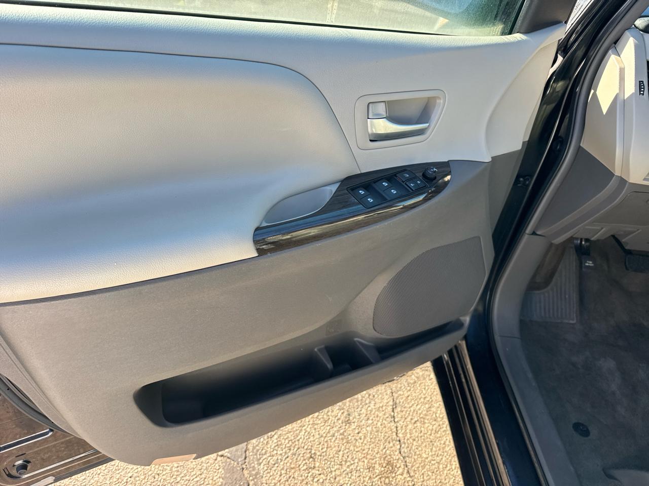 Toyota Sienna Limited Premium 7-Passenger 2017