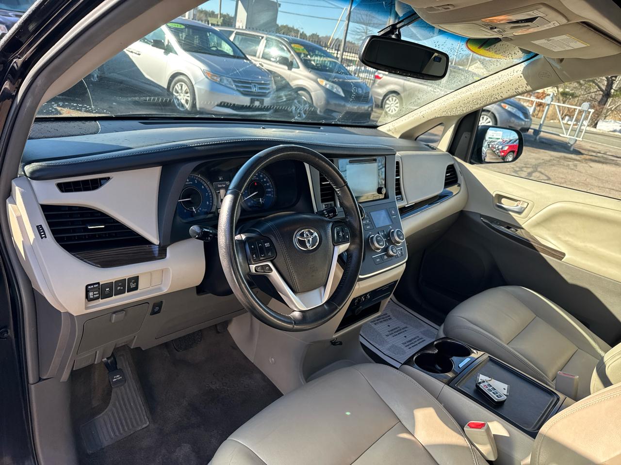 Toyota Sienna Limited Premium 7-Passenger 2017