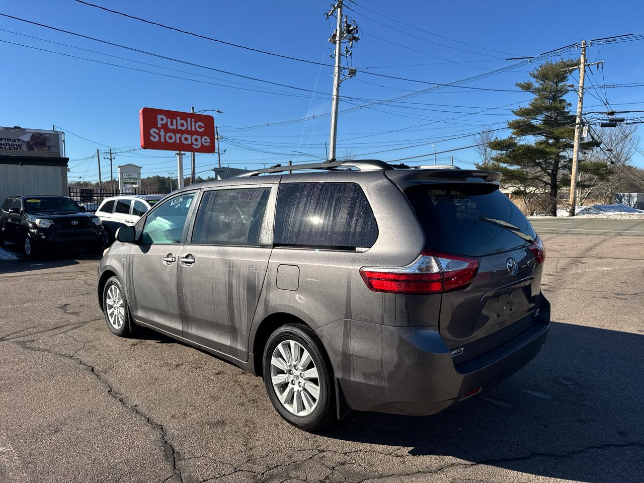 Toyota Sienna XLE 7-Passenger AWD 2017