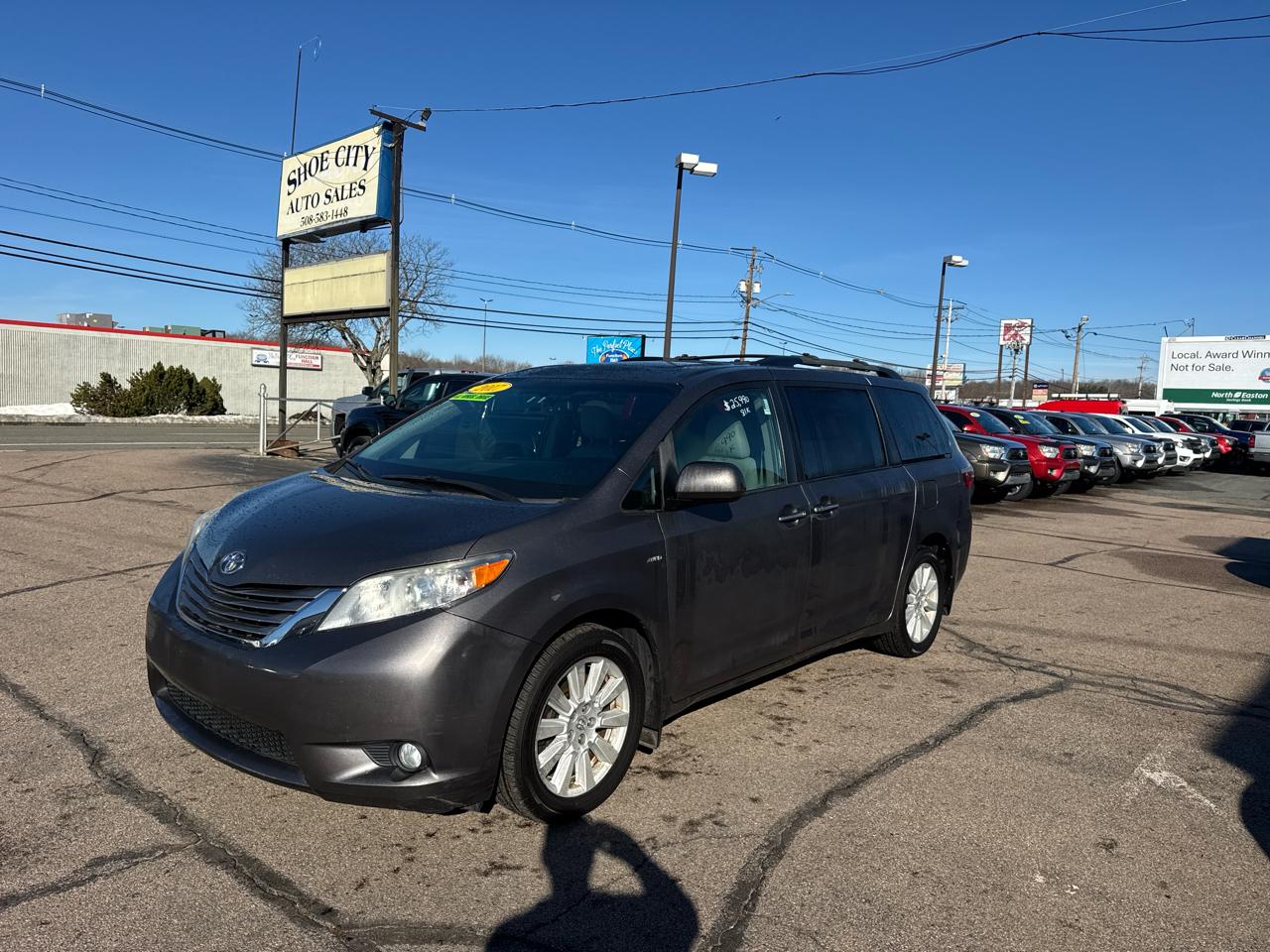 Toyota Sienna XLE 7-Passenger AWD 2017