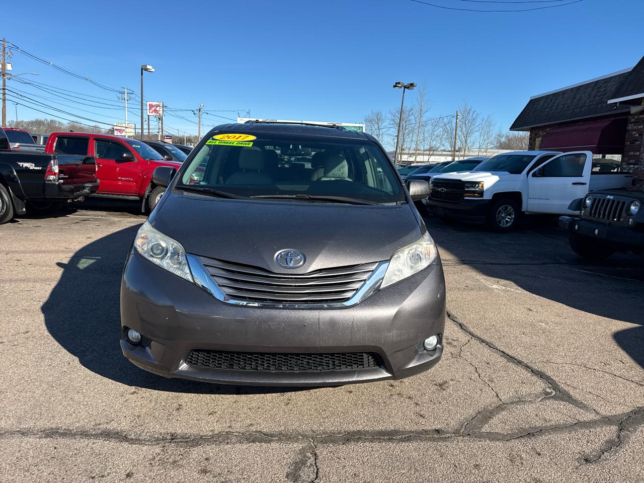 Toyota Sienna XLE 7-Passenger AWD 2017