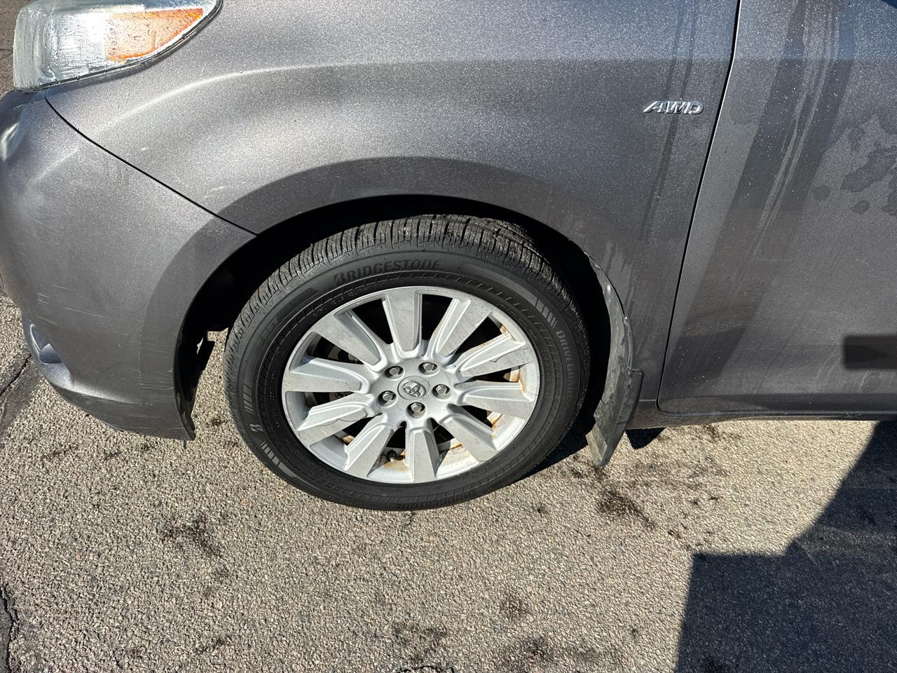 Toyota Sienna XLE 7-Passenger AWD 2017