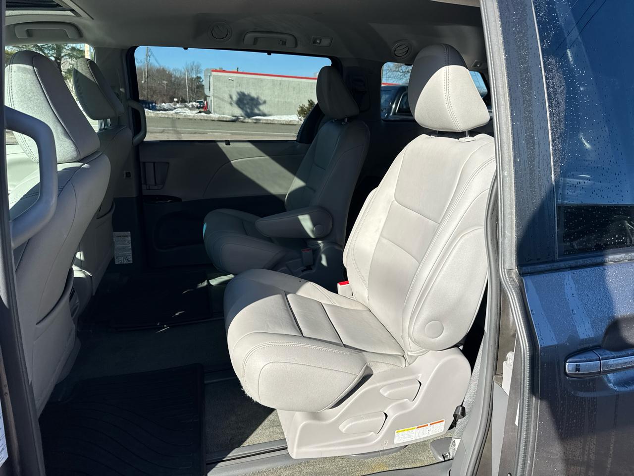 Toyota Sienna XLE 7-Passenger AWD 2017