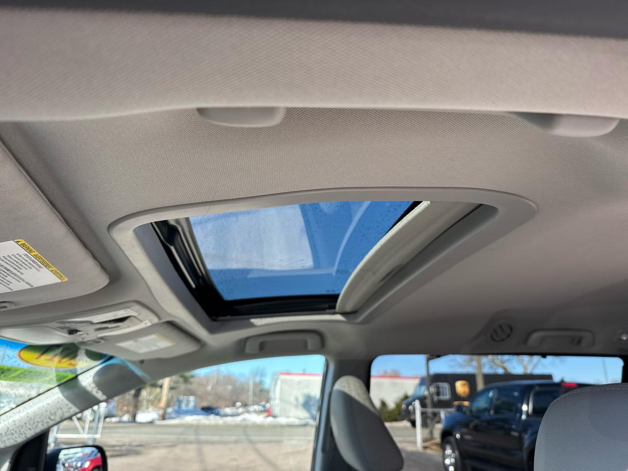 Toyota Sienna XLE 7-Passenger AWD 2017