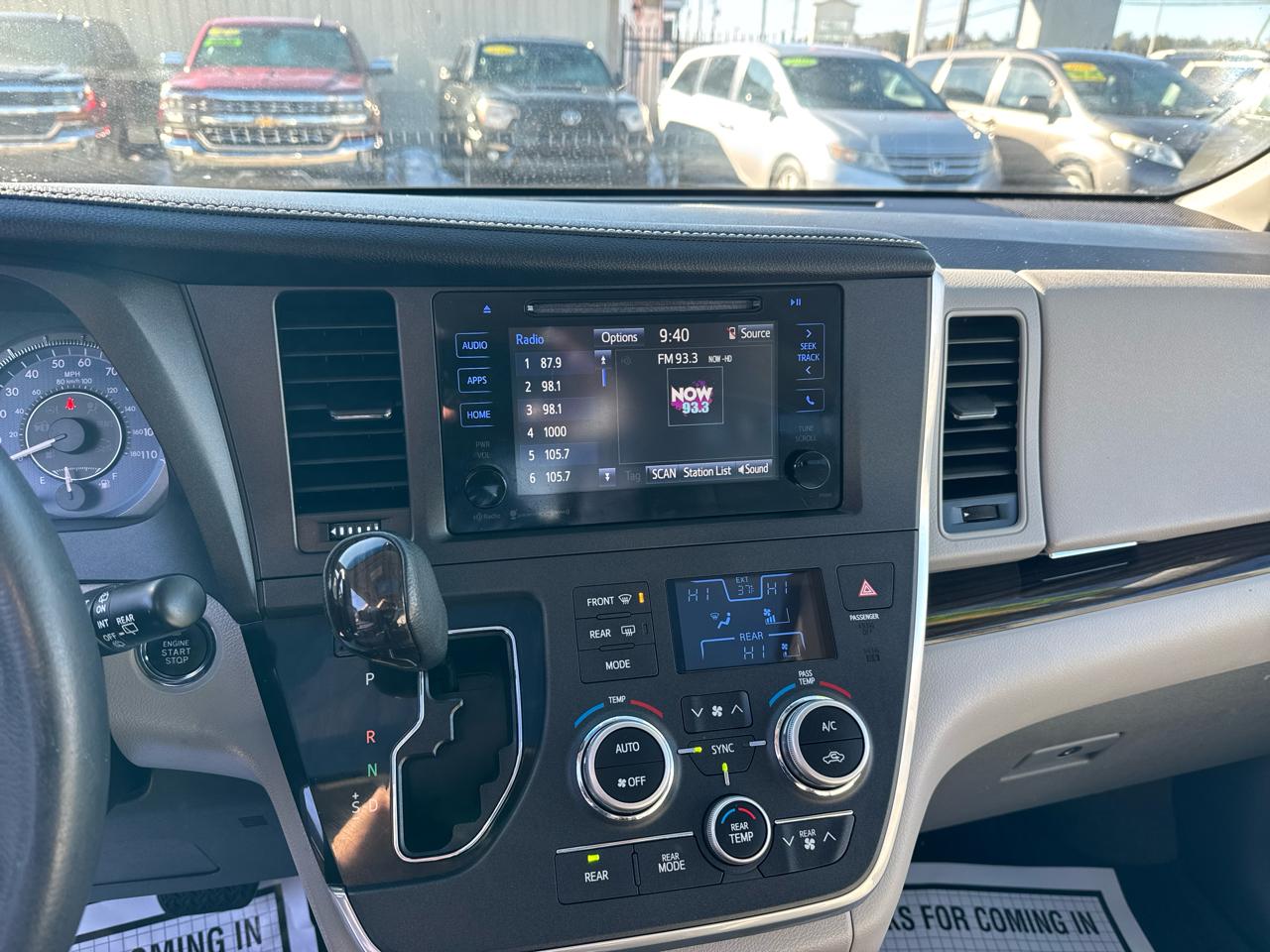 Toyota Sienna XLE 7-Passenger AWD 2017