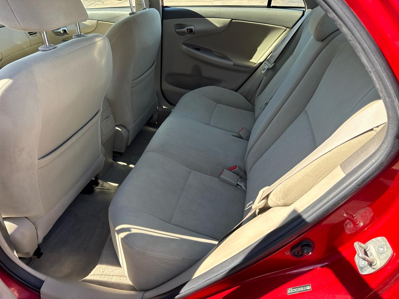 Toyota Corolla 4dr Sdn Auto LE (Natl) 2010