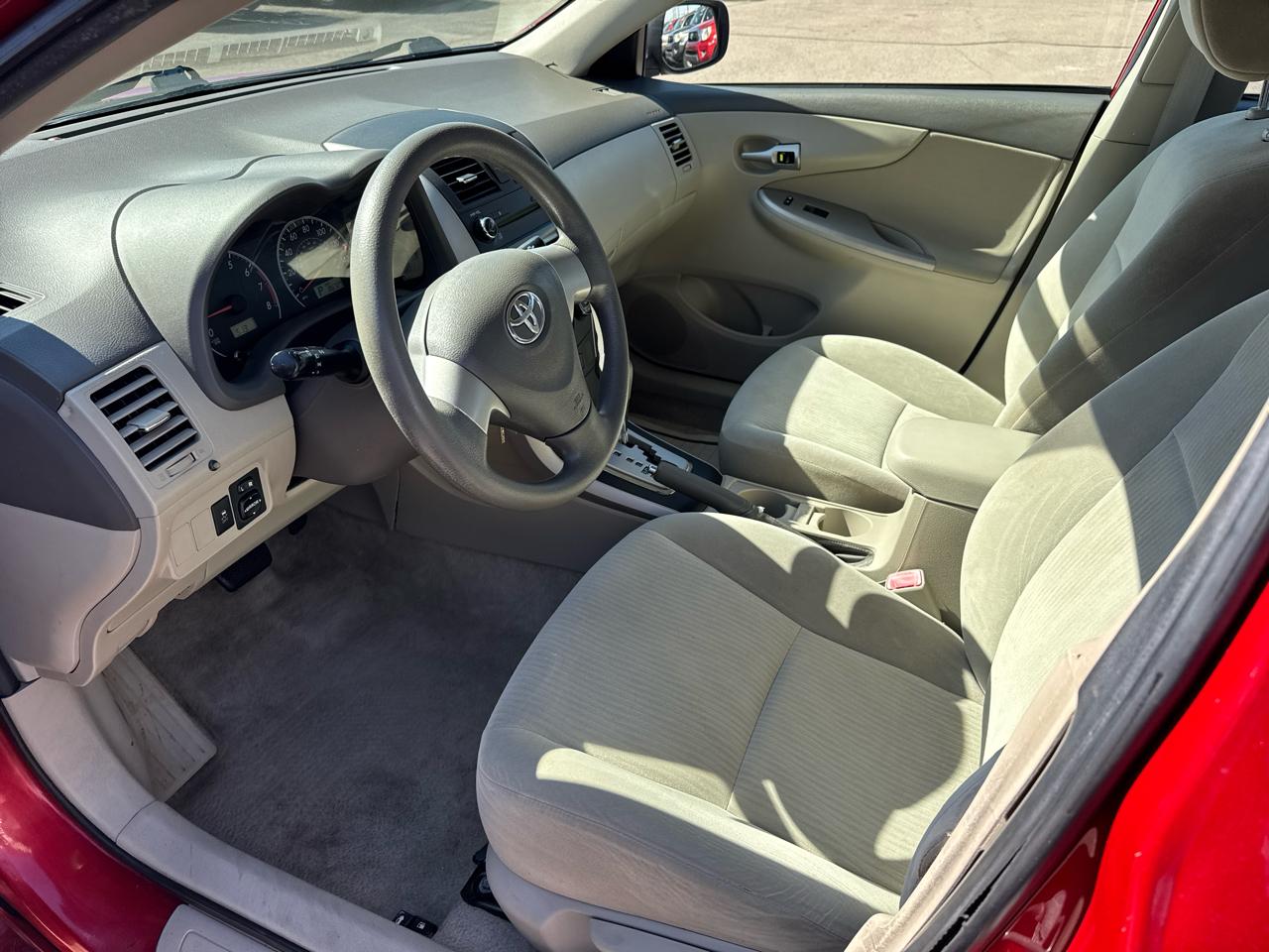 Toyota Corolla 4dr Sdn Auto LE (Natl) 2010