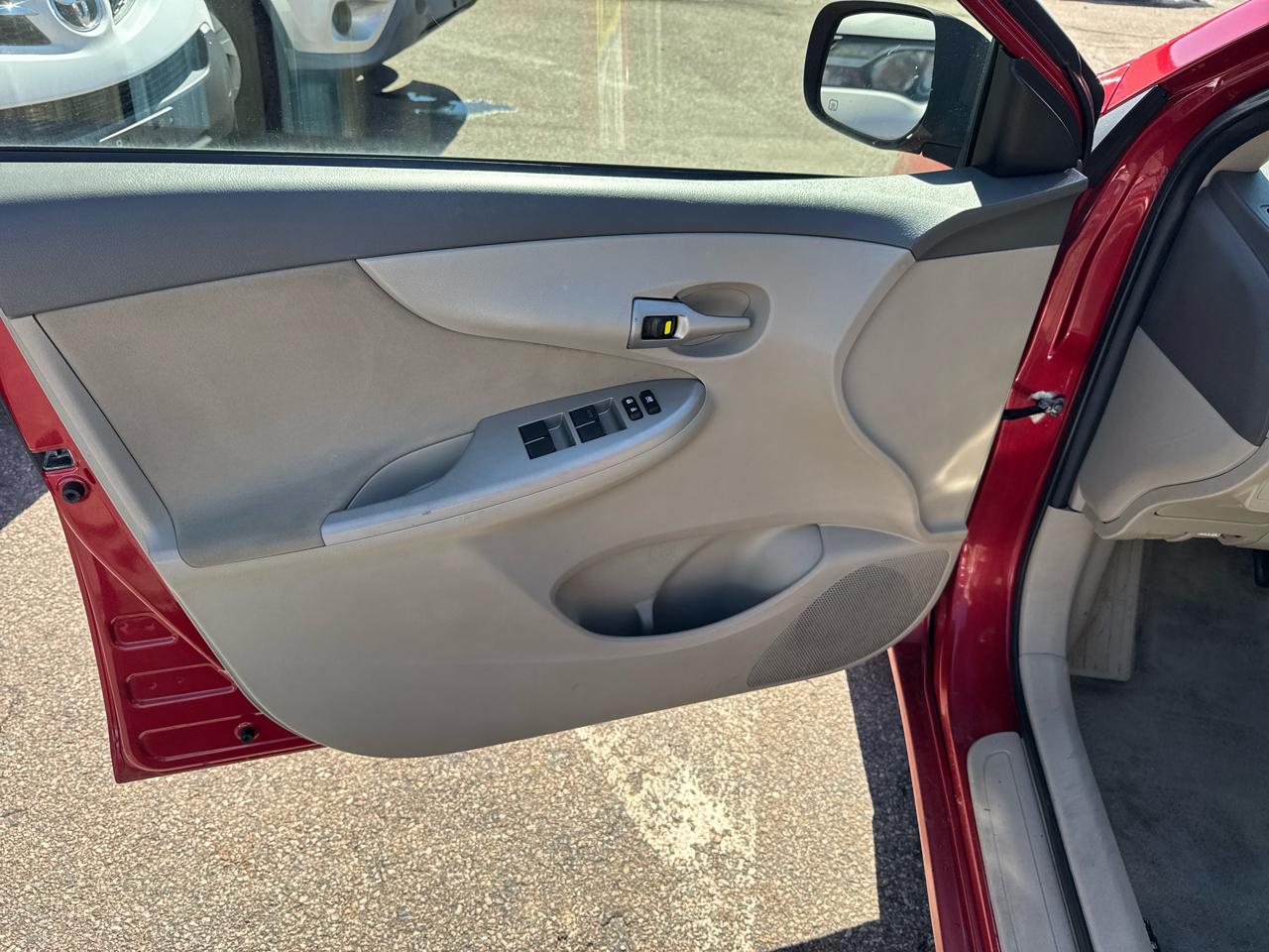 Toyota Corolla 4dr Sdn Auto LE (Natl) 2010