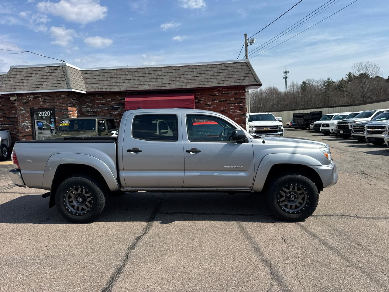 Toyota Tacoma 4WD Double Cab V6 AT SR5 (Natl) 2015