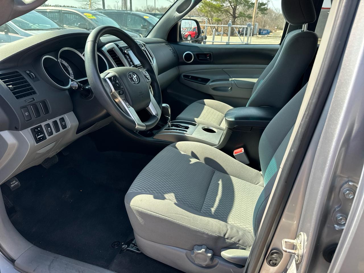 Toyota Tacoma 4WD Double Cab V6 AT SR5 (Natl) 2015