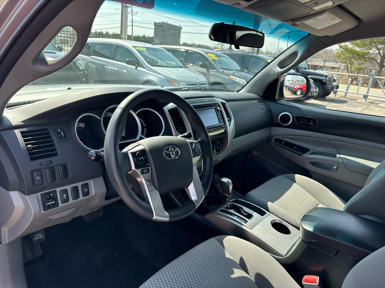 Toyota Tacoma 4WD Double Cab V6 AT SR5 (Natl) 2015