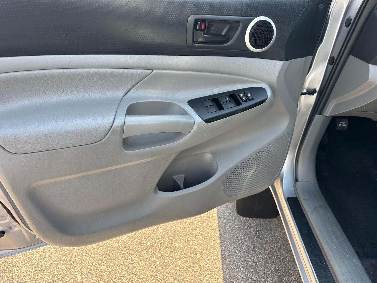 Toyota Tacoma 4WD Double Cab V6 AT SR5 (Natl) 2015