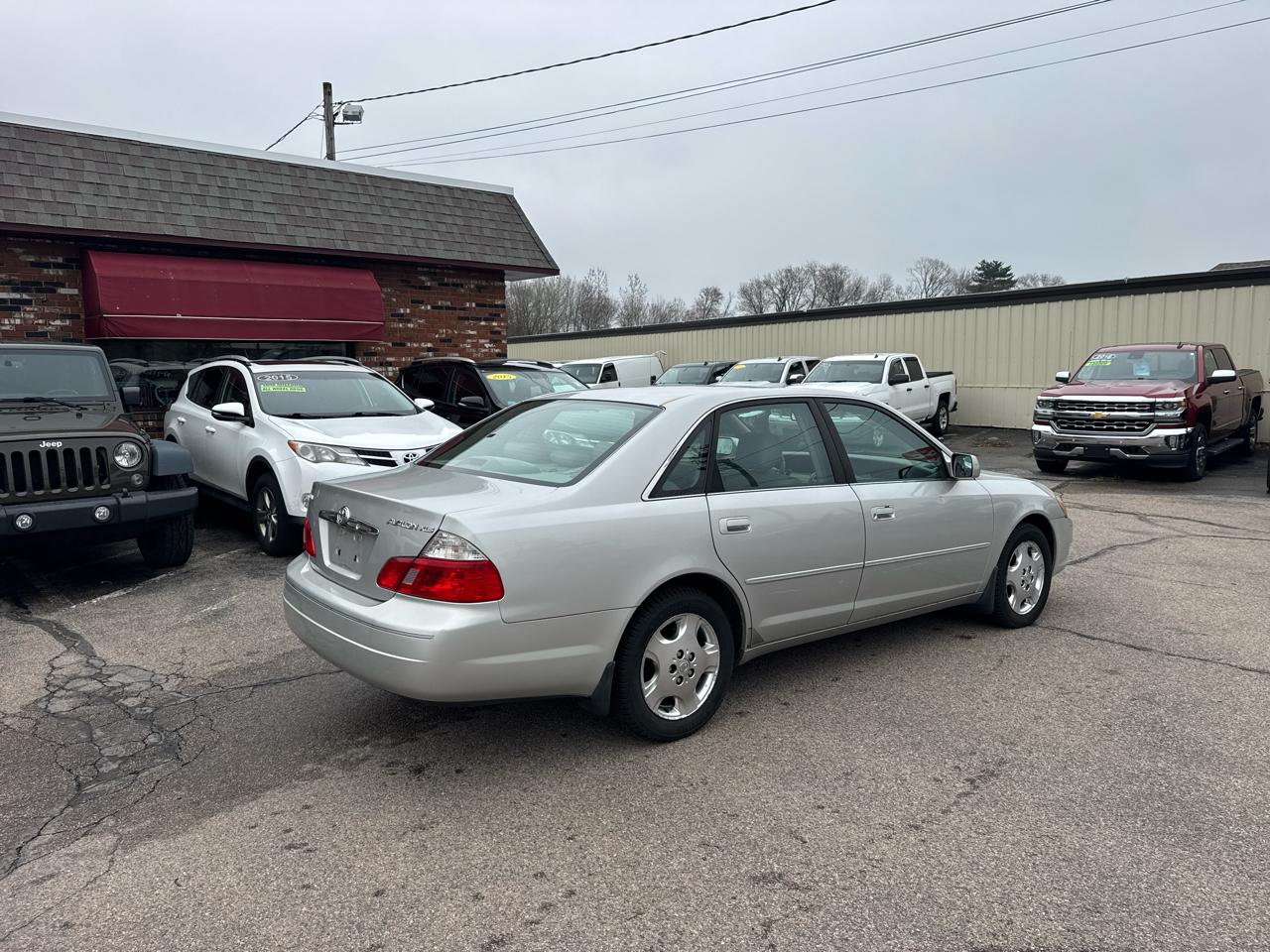 Toyota Avalon 4dr Sdn XLS w/Bucket Seats (Natl) 2004