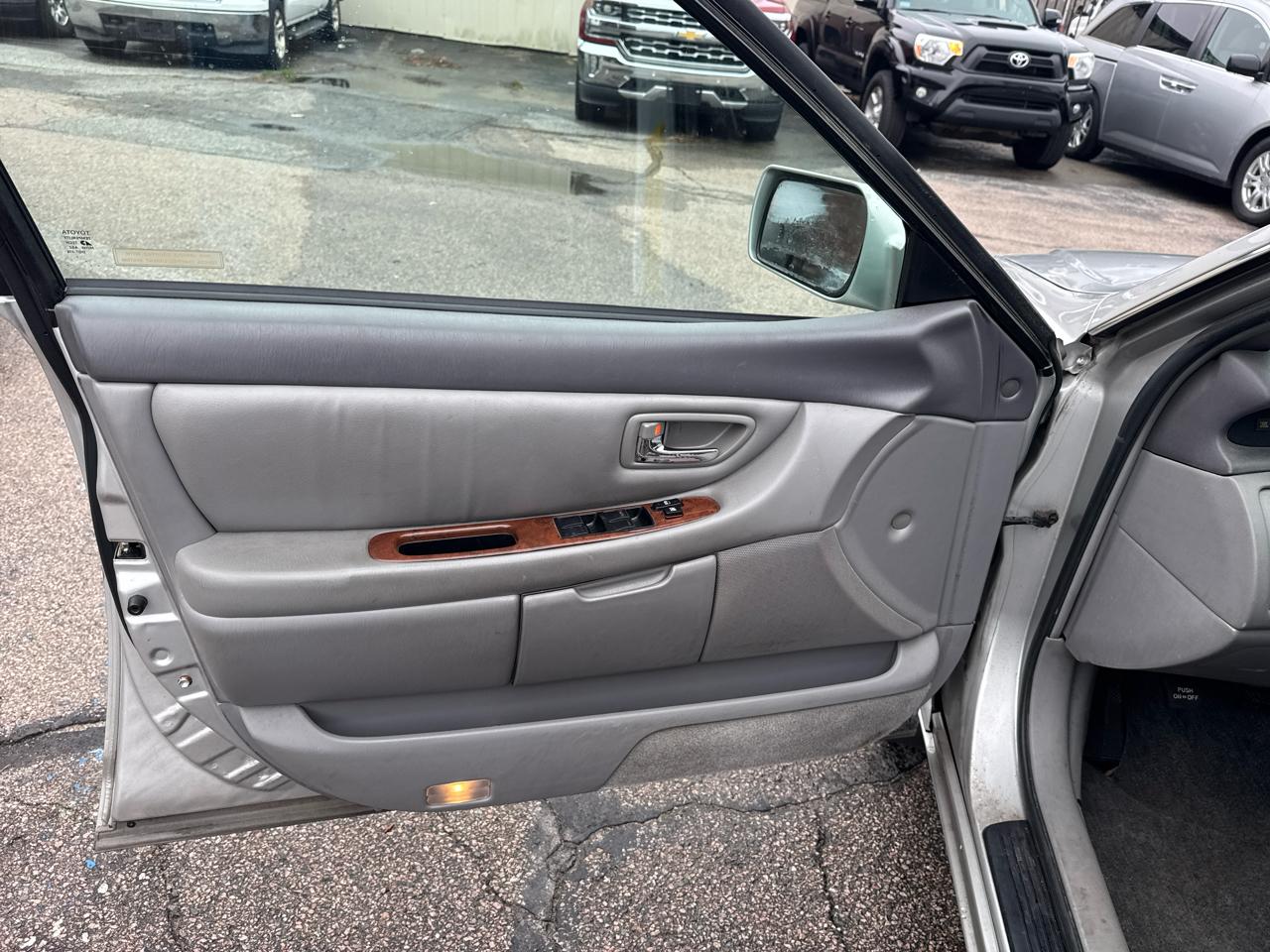 Toyota Avalon 4dr Sdn XLS w/Bucket Seats (Natl) 2004