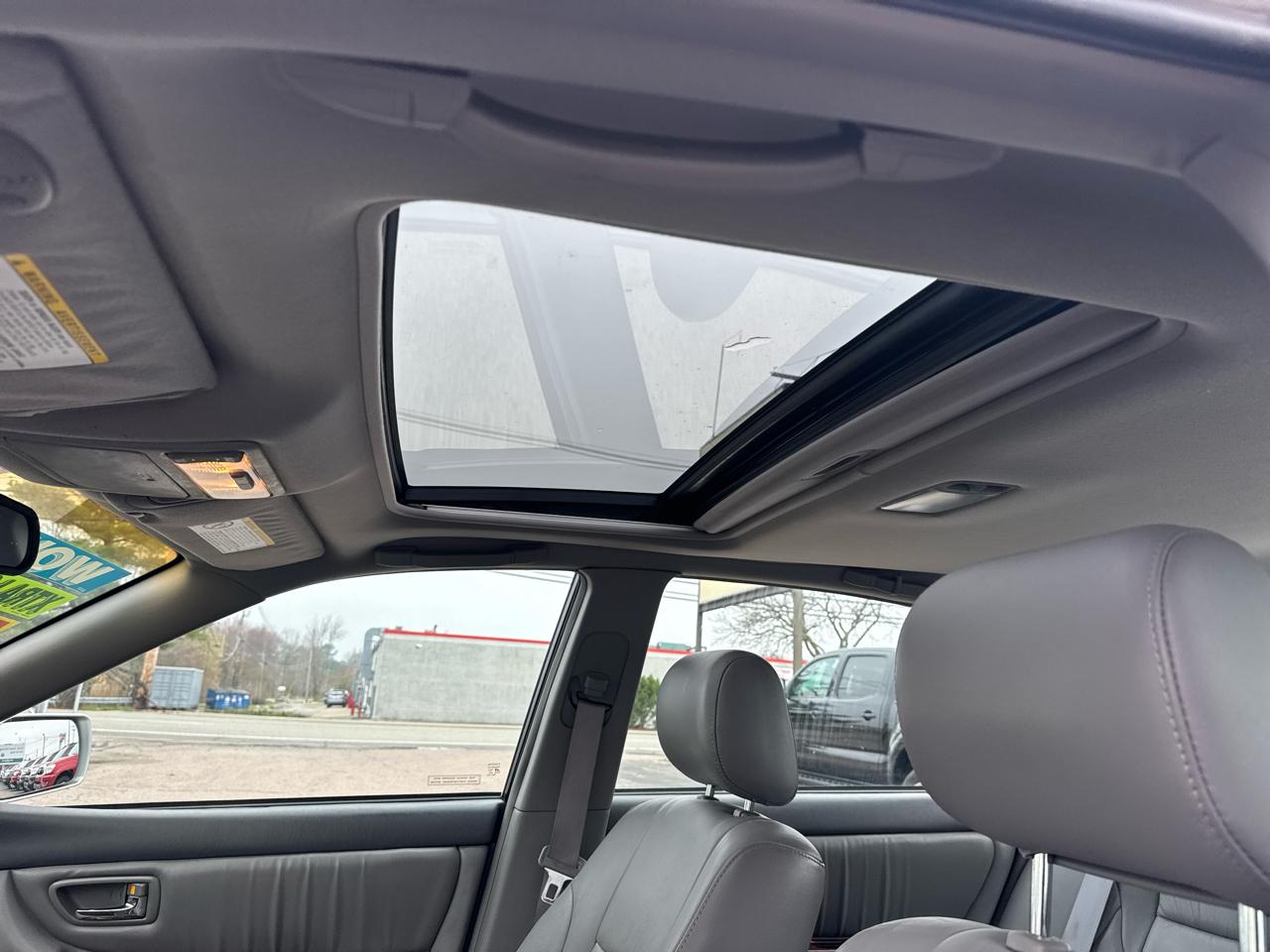 Toyota Avalon 4dr Sdn XLS w/Bucket Seats (Natl) 2004