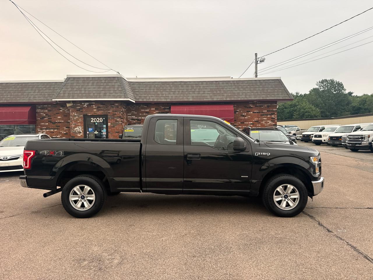 Ford F-150 4WD SuperCab 145" XL 2015