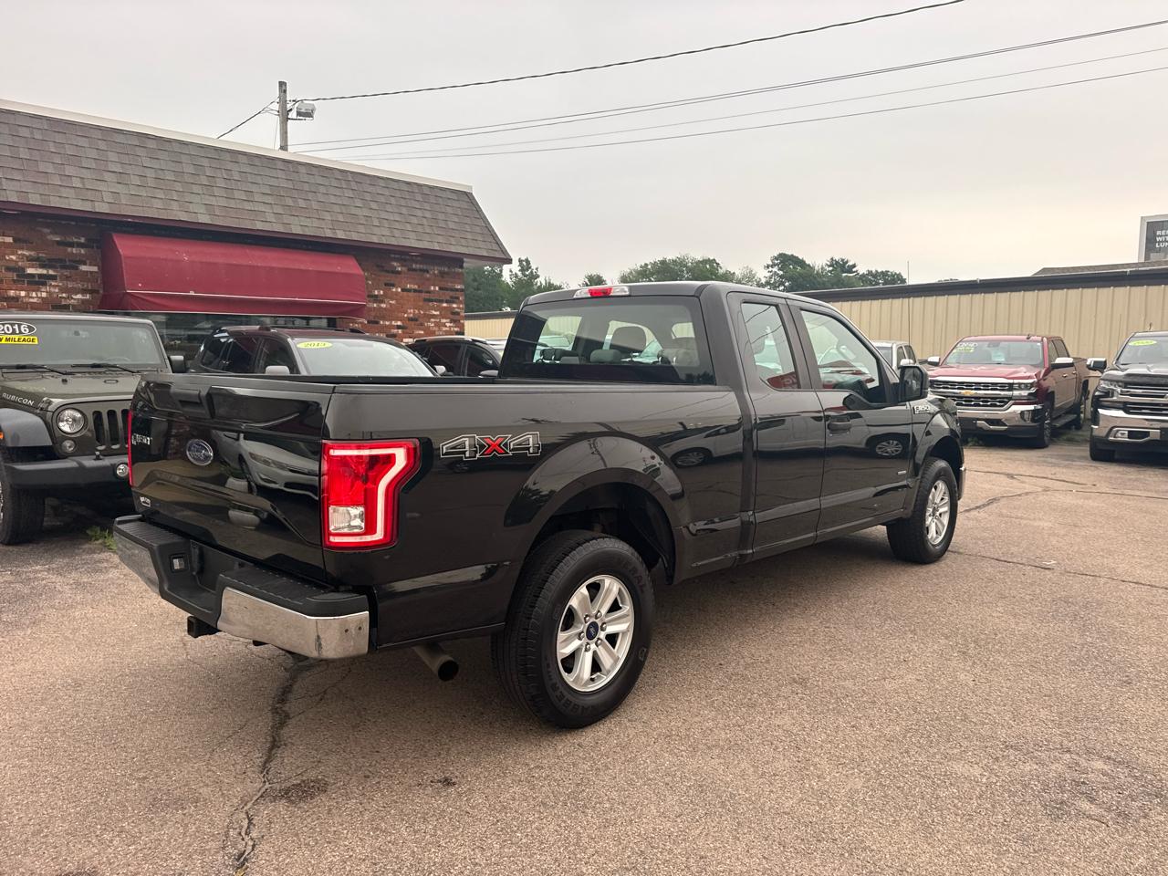 Ford F-150 4WD SuperCab 145" XL 2015