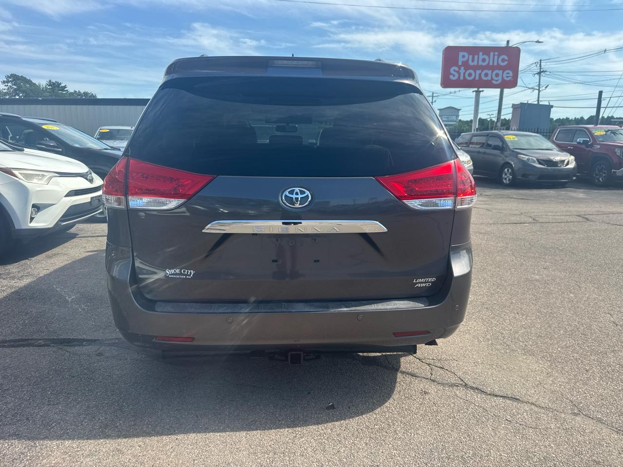 Toyota Sienna 5dr 7-Pass Van Ltd AWD (Natl) 2011