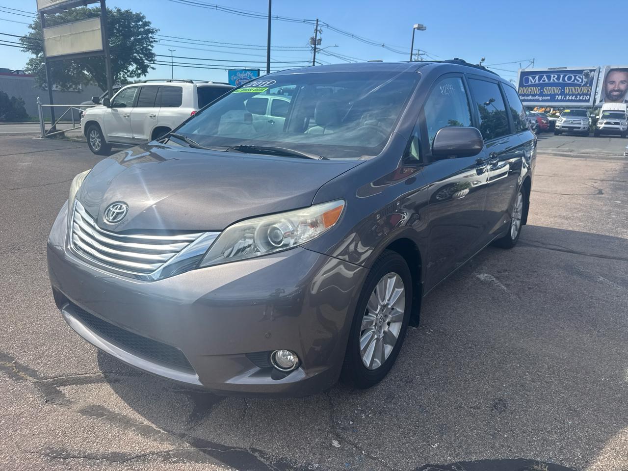 Toyota Sienna 5dr 7-Pass Van Ltd AWD (Natl) 2011