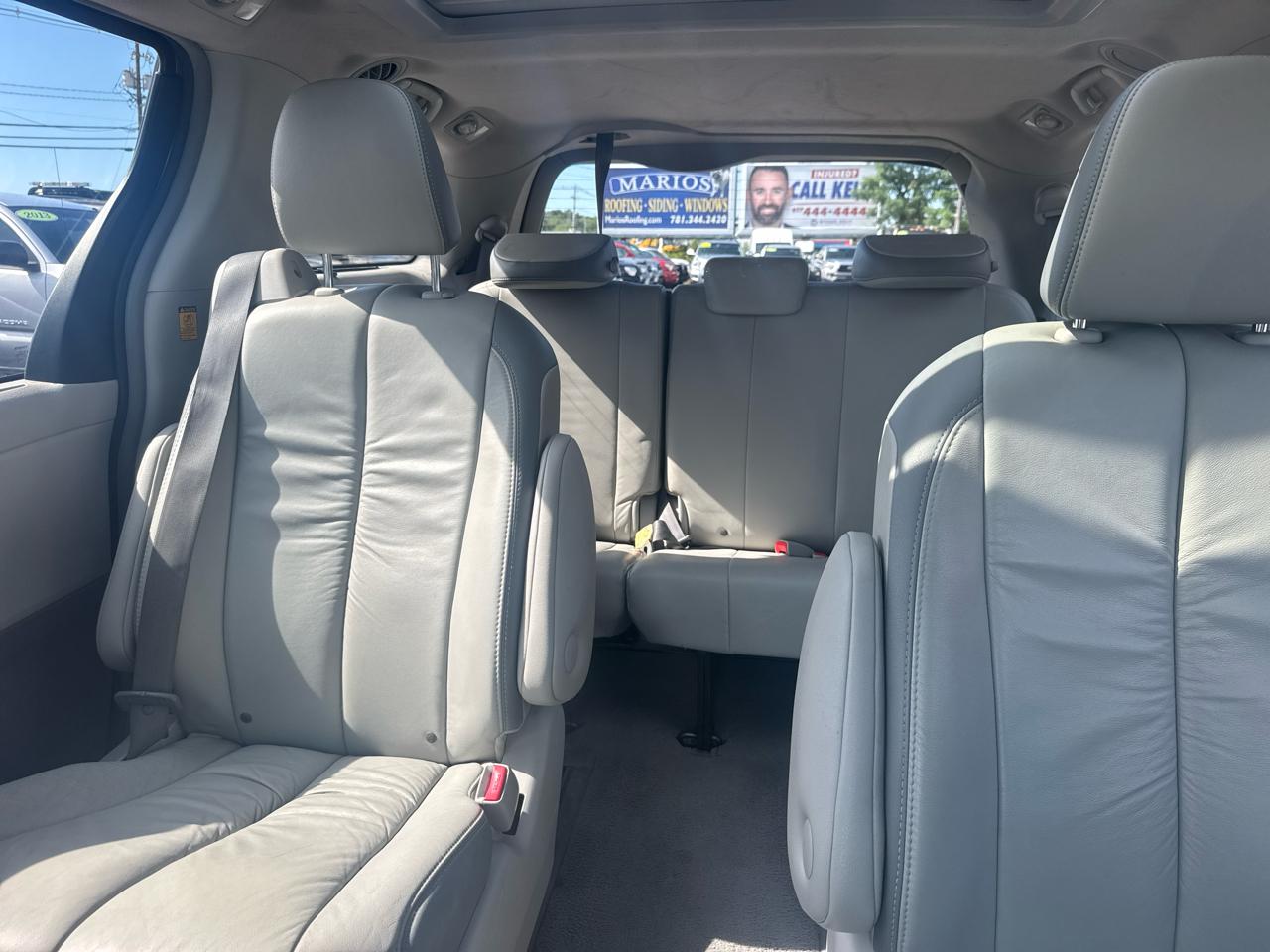 Toyota Sienna 5dr 7-Pass Van Ltd AWD (Natl) 2011