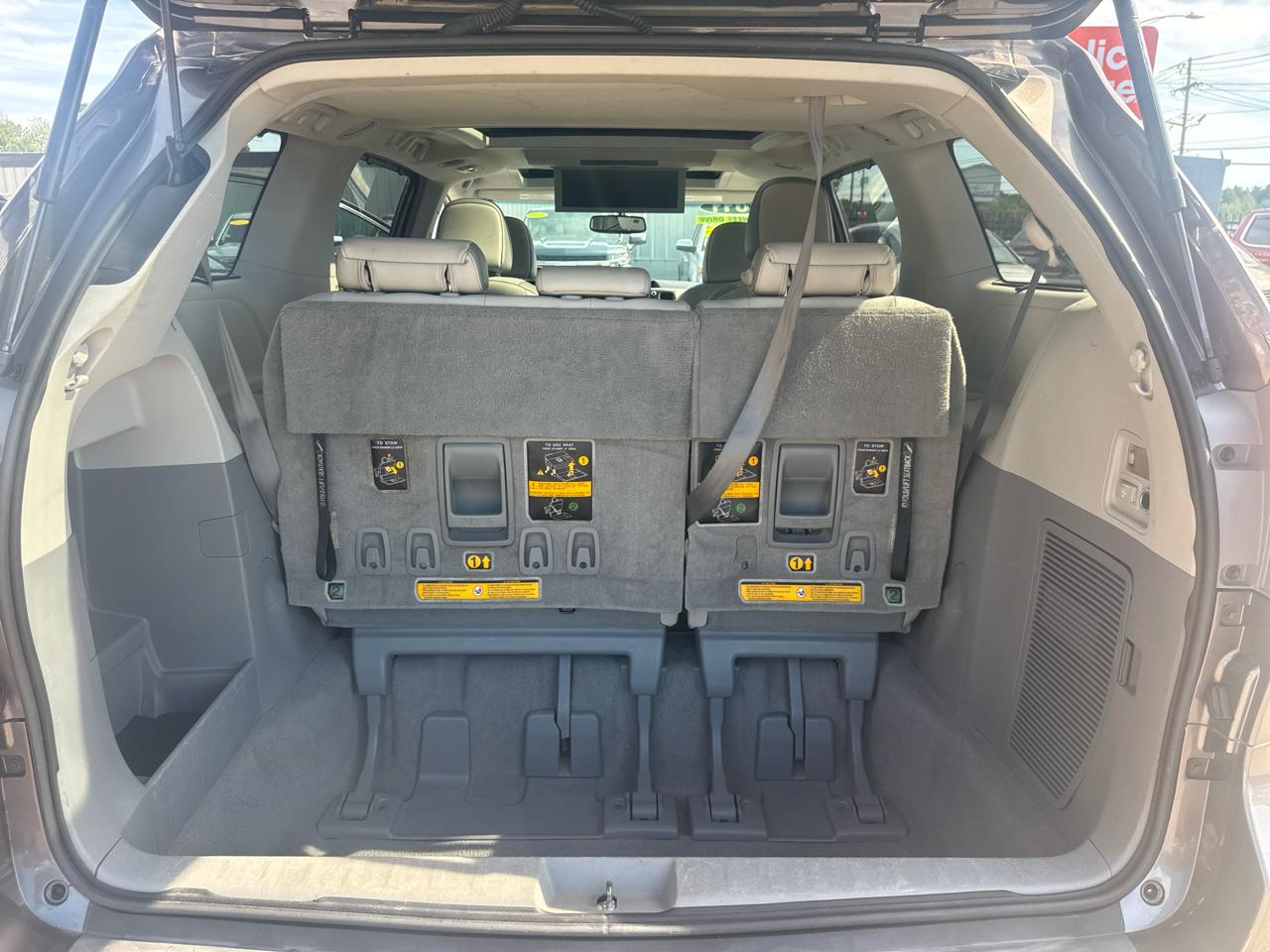 Toyota Sienna 5dr 7-Pass Van Ltd AWD (Natl) 2011