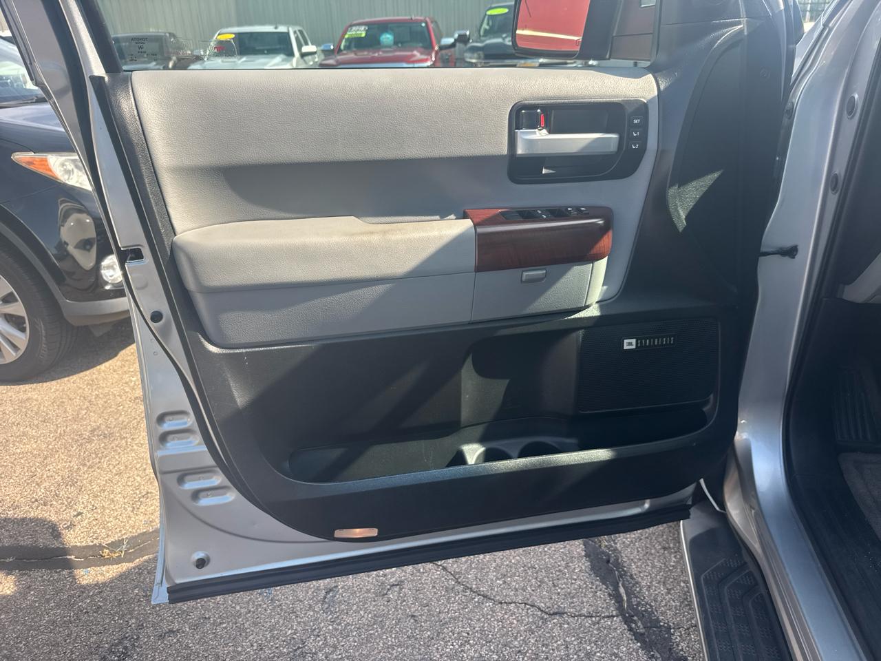 Toyota Sequoia Plantium 2WD 2014