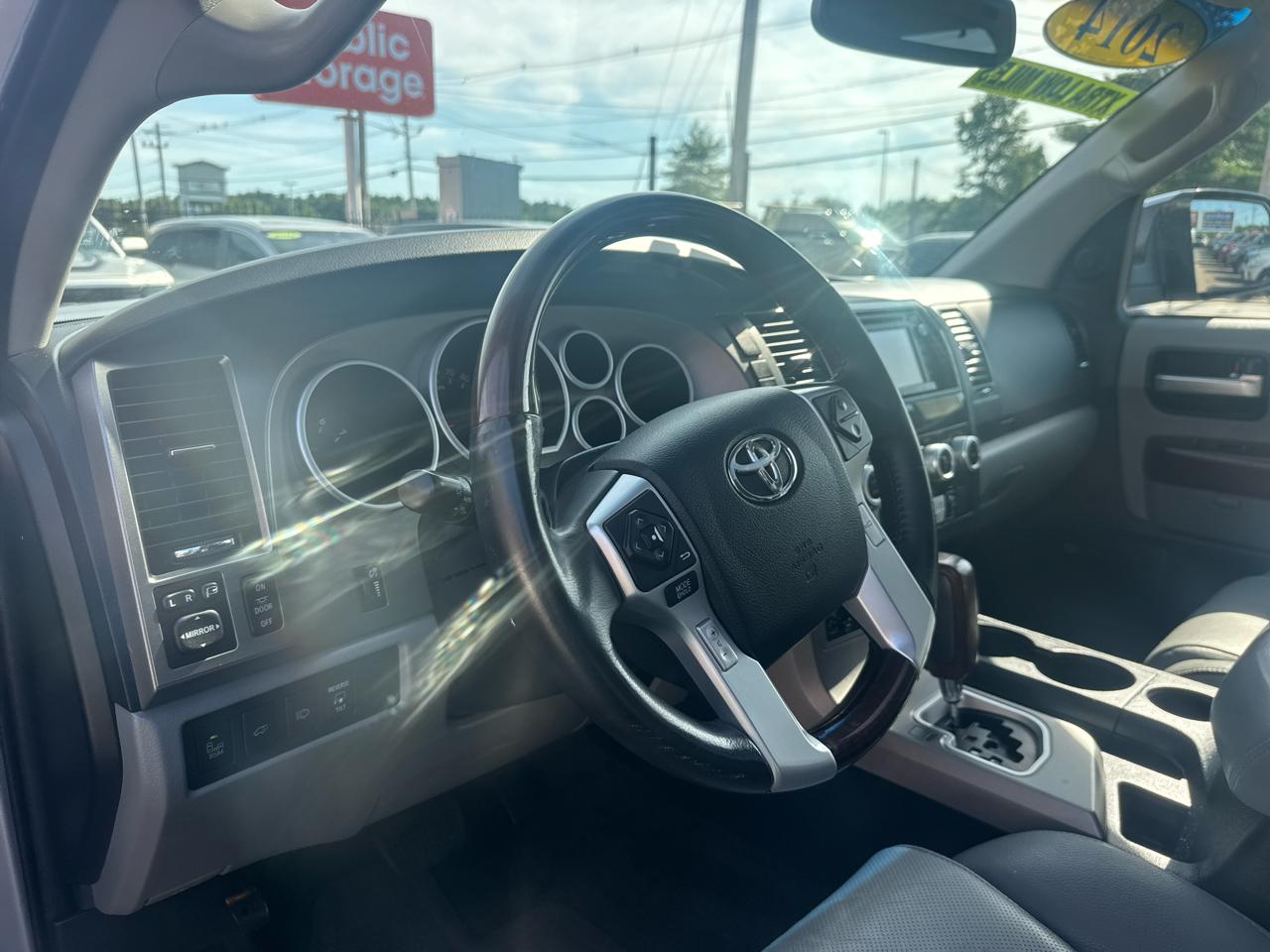 Toyota Sequoia Plantium 2WD 2014