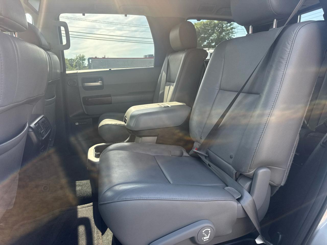Toyota Sequoia Plantium 2WD 2014