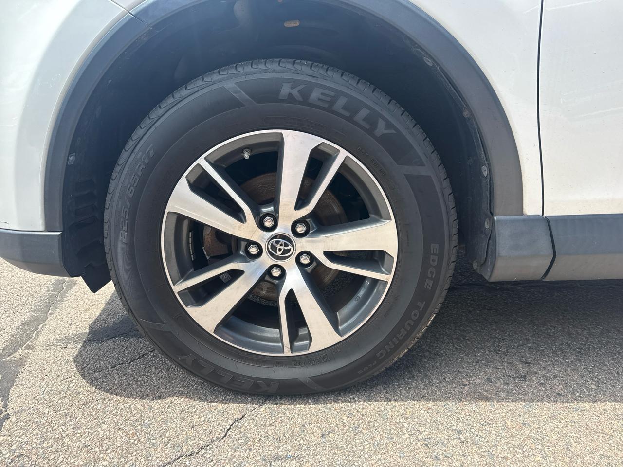Toyota RAV4 XLE AWD 2017